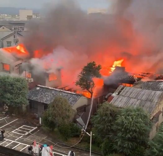 京都市南区の竹材店で火災