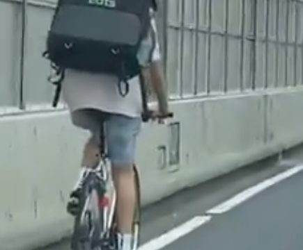 【動画】ウーバーイーツ首都高を自転車走行の配達員は誰で顔画像は？
